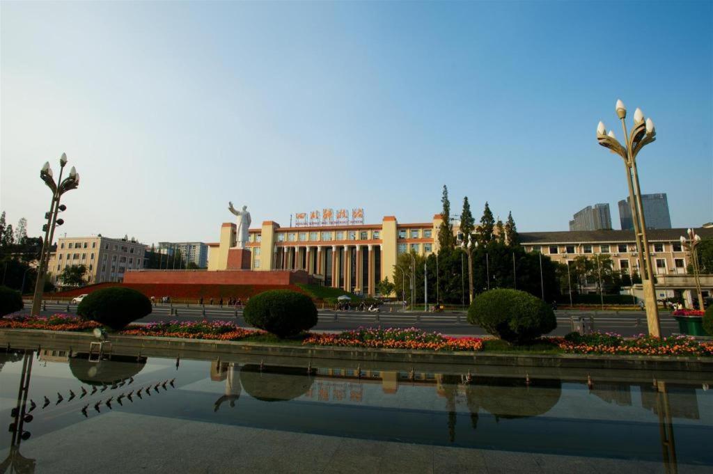 Wanda Reign Chengdu Hotel Exterior foto